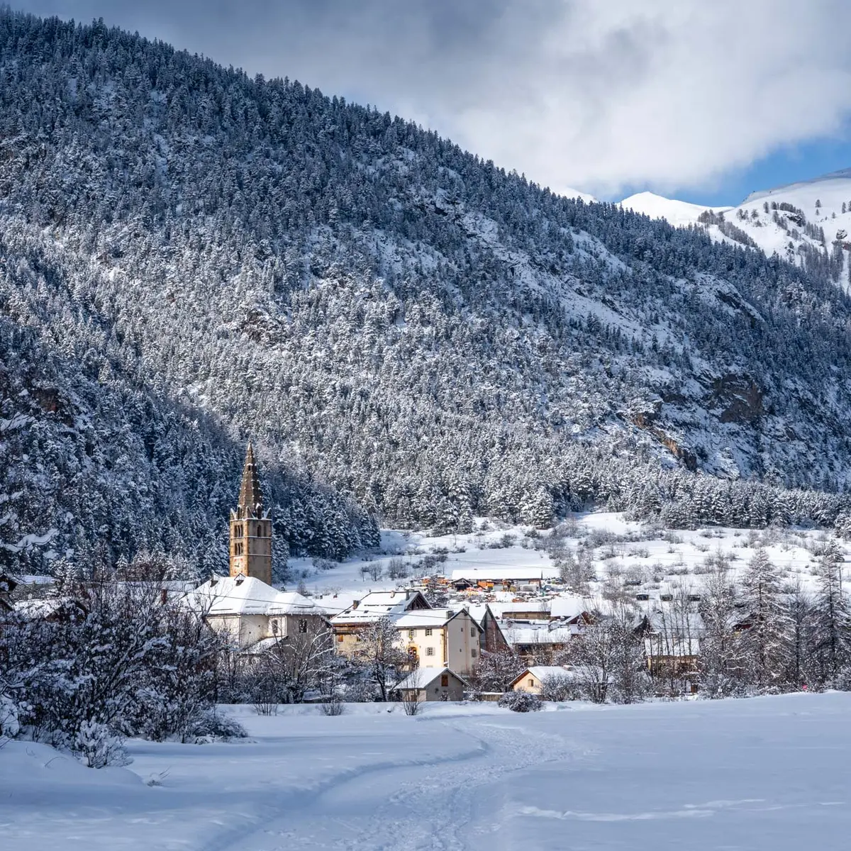 Panoramic view of the village of Val des prés