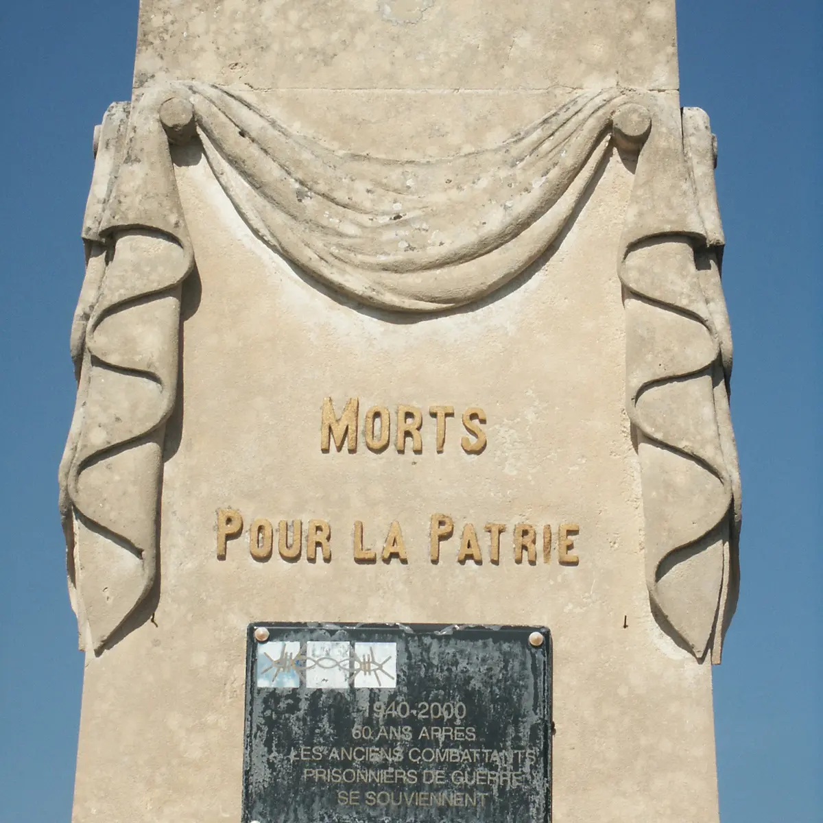 Stèle commémorative des morts pour la patrie à Oraison