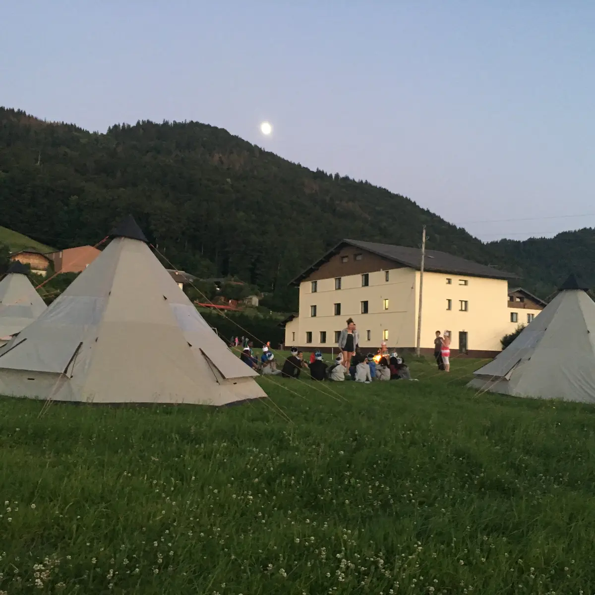 Les Gentianes Tipi