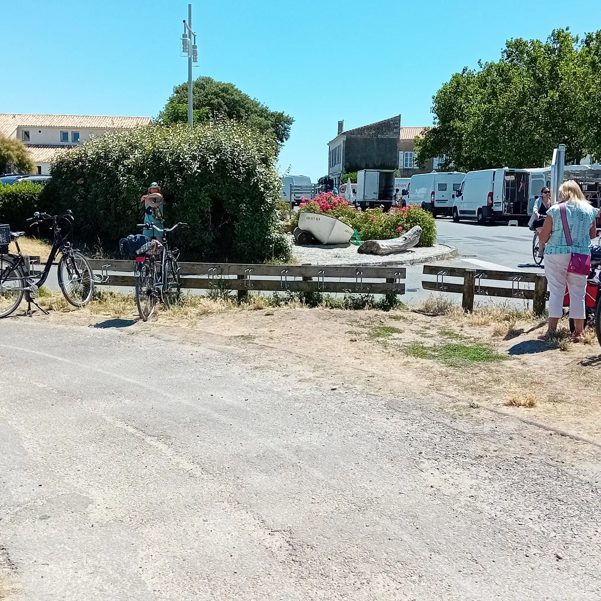 Bicycle parking - Close to the port and market