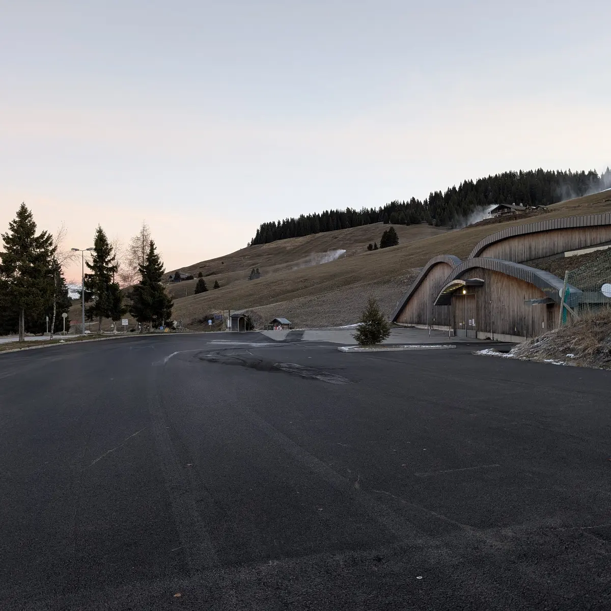 Parking longue durée col des Saisies