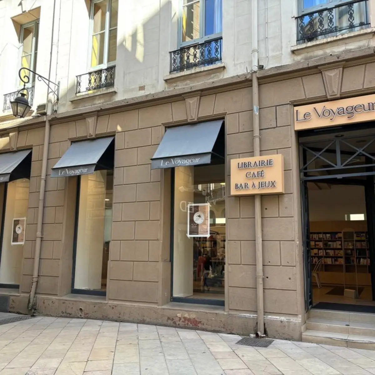 Façade de l'établissement