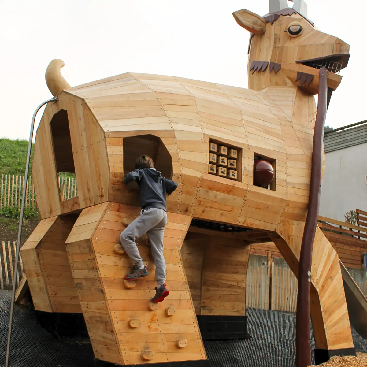 Aire de jeux Village - Le Dahu