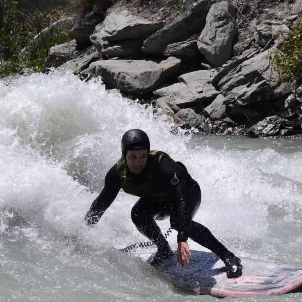 Surf de rivière - Hakuna Matata Rafting_Les Orres