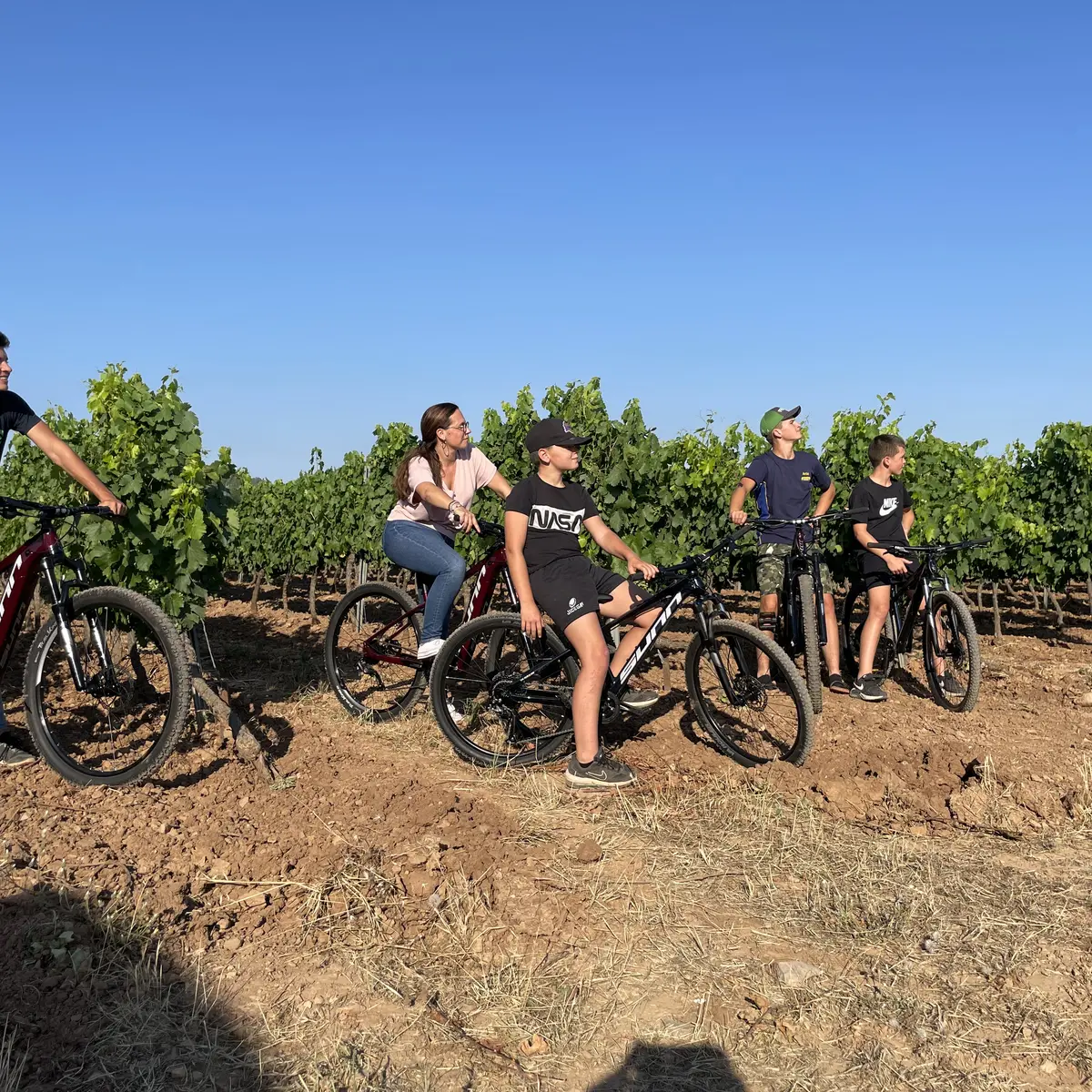 Balade à VTT électrique avec Quad Var  et dégustation de vins au Château de L'aumérade