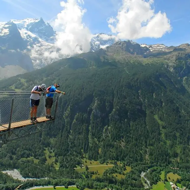 Promontoire suspendu