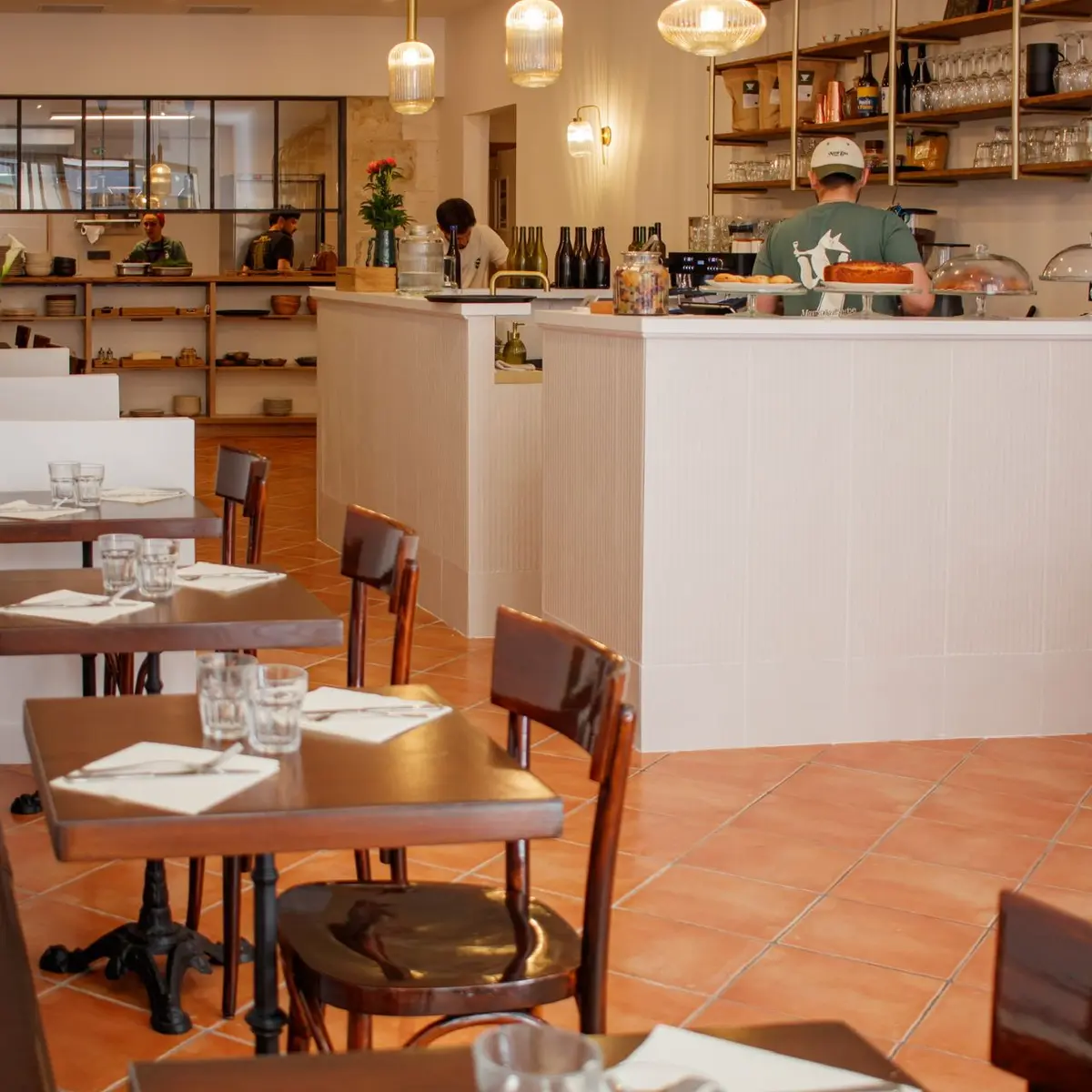 vue de l'intérieur de la salle de restaurant