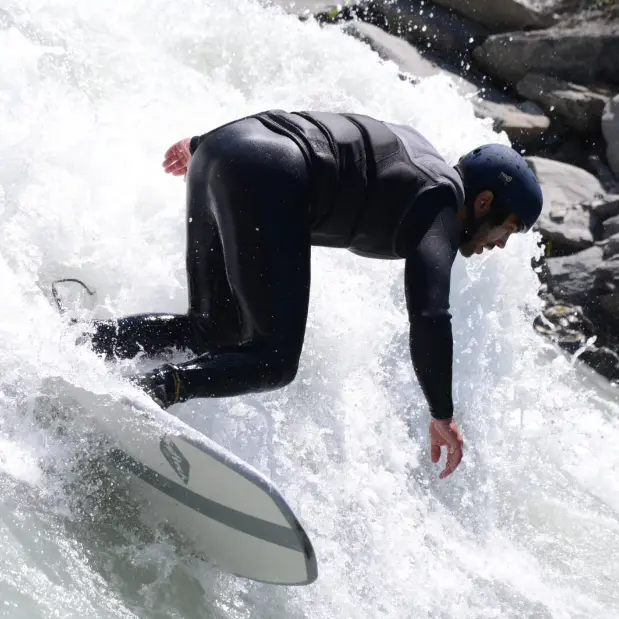 Surf de rivière - Hakuna Matata Rafting_Les Orres