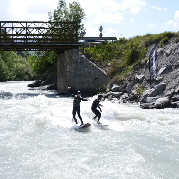 Surf de rivière - Hakuna Matata Rafting_Les Orres