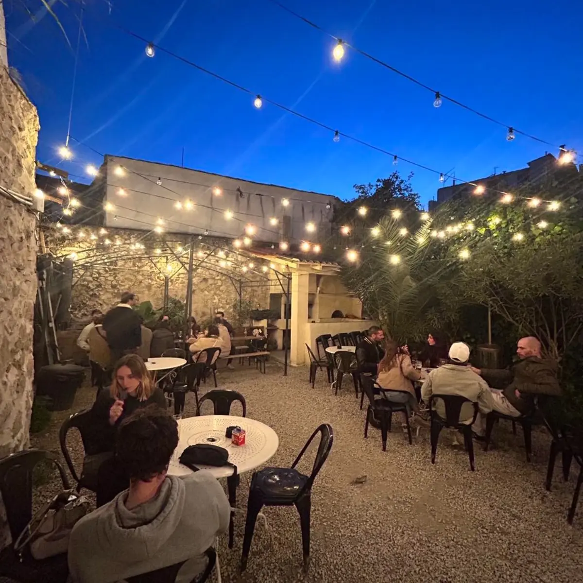 vue du Patio avec des loupiottes allumées