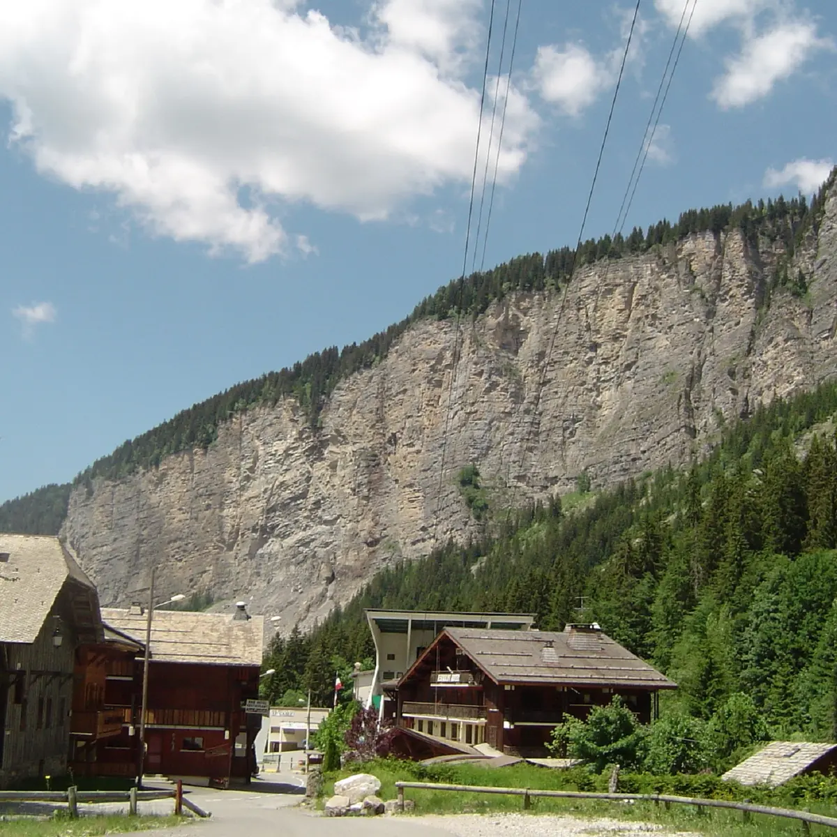 Falaises d'Avoriaz, lieu d'extraction de l'ardoise de Morzine