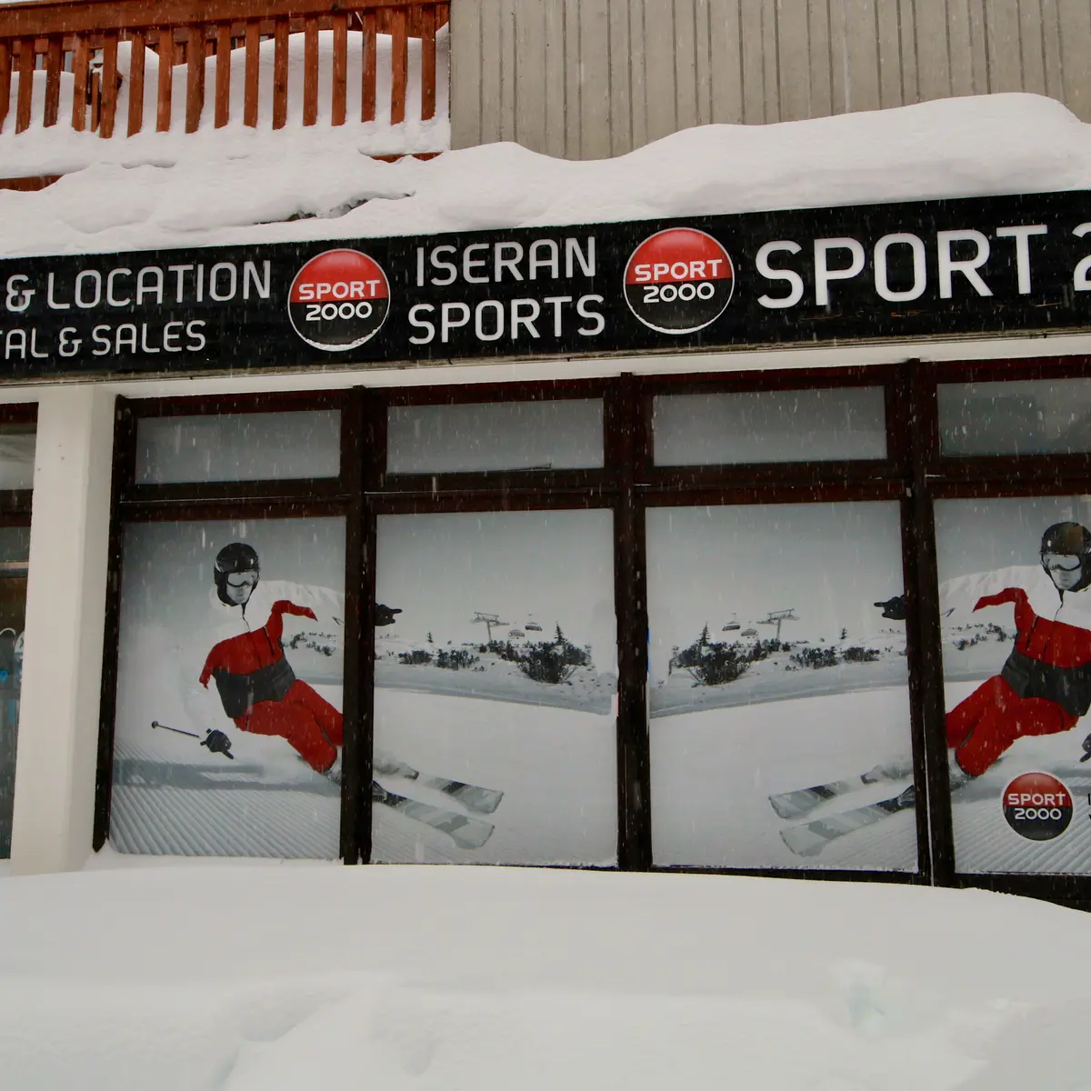 Magasin sous la poudreuse_Val d'Isère