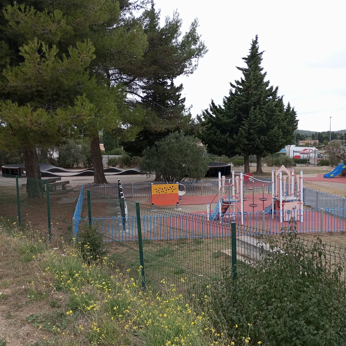 Aire de jeux et Skate Park
