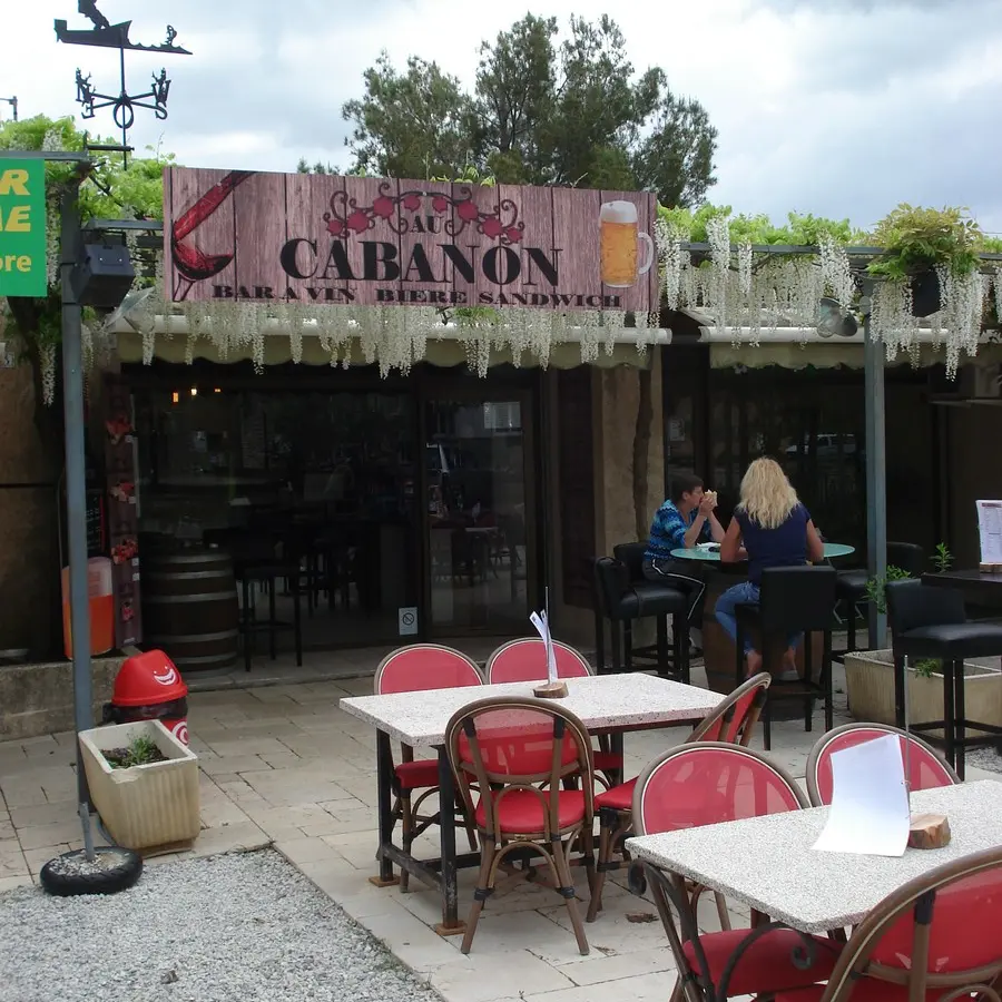 Terrasse et entrée