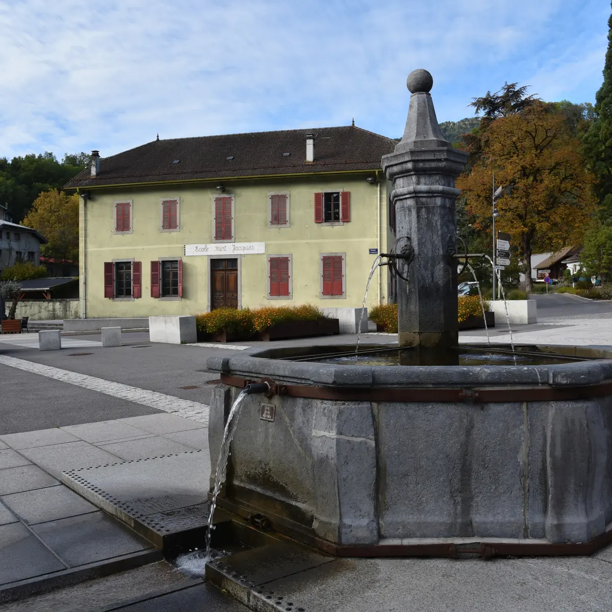 La fontaine de la place Saint-Jacques