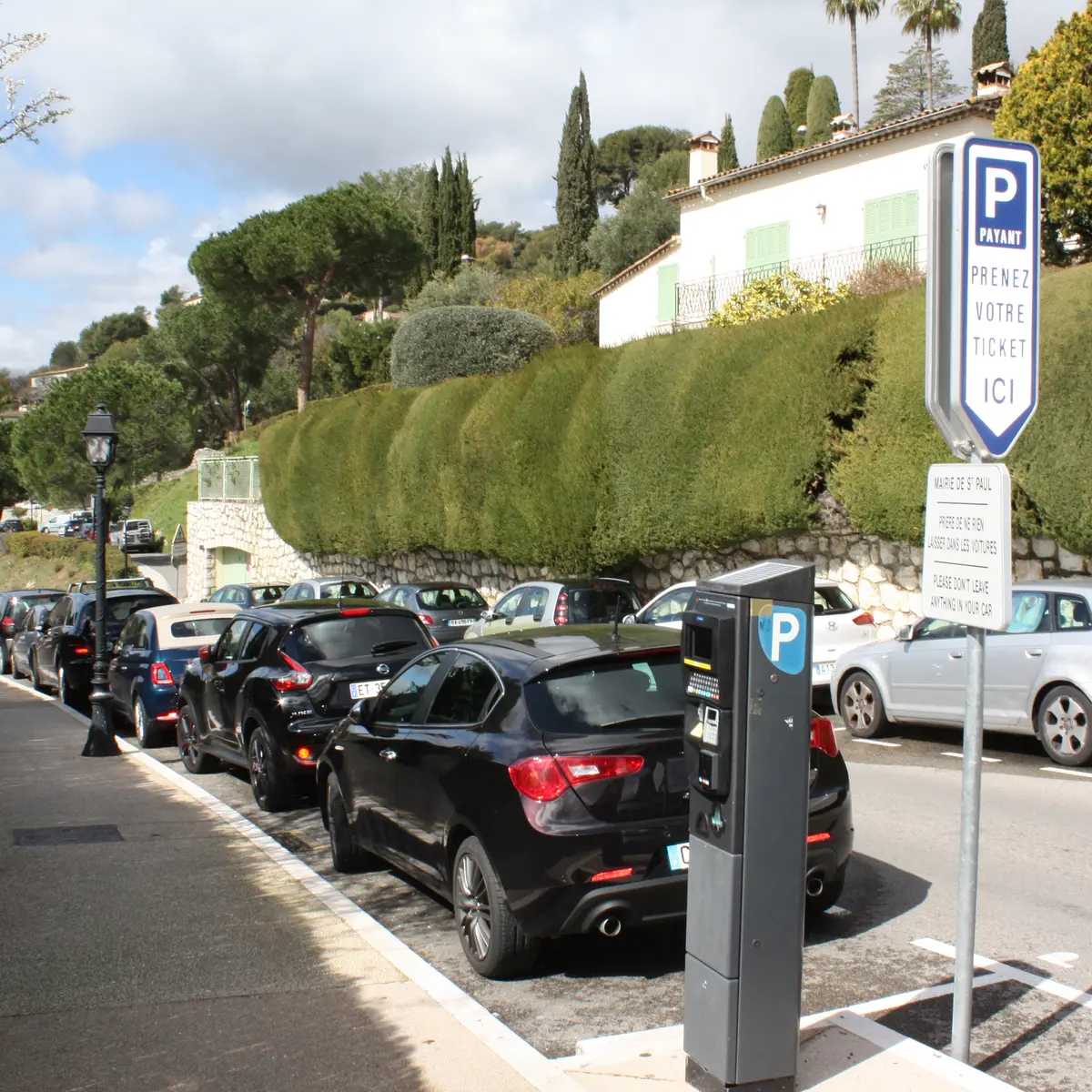 Parking public Route des Serres