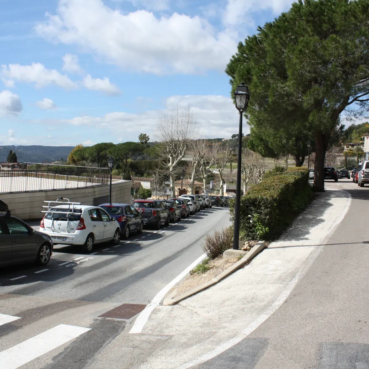 Parking public Route des Serres