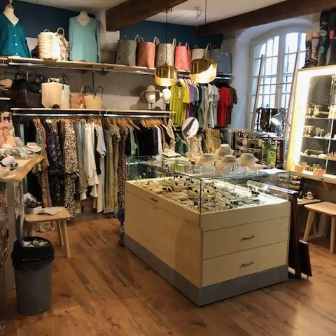 Eskia_L'Isle-sur-la-Sorgue intérieur chaleureux