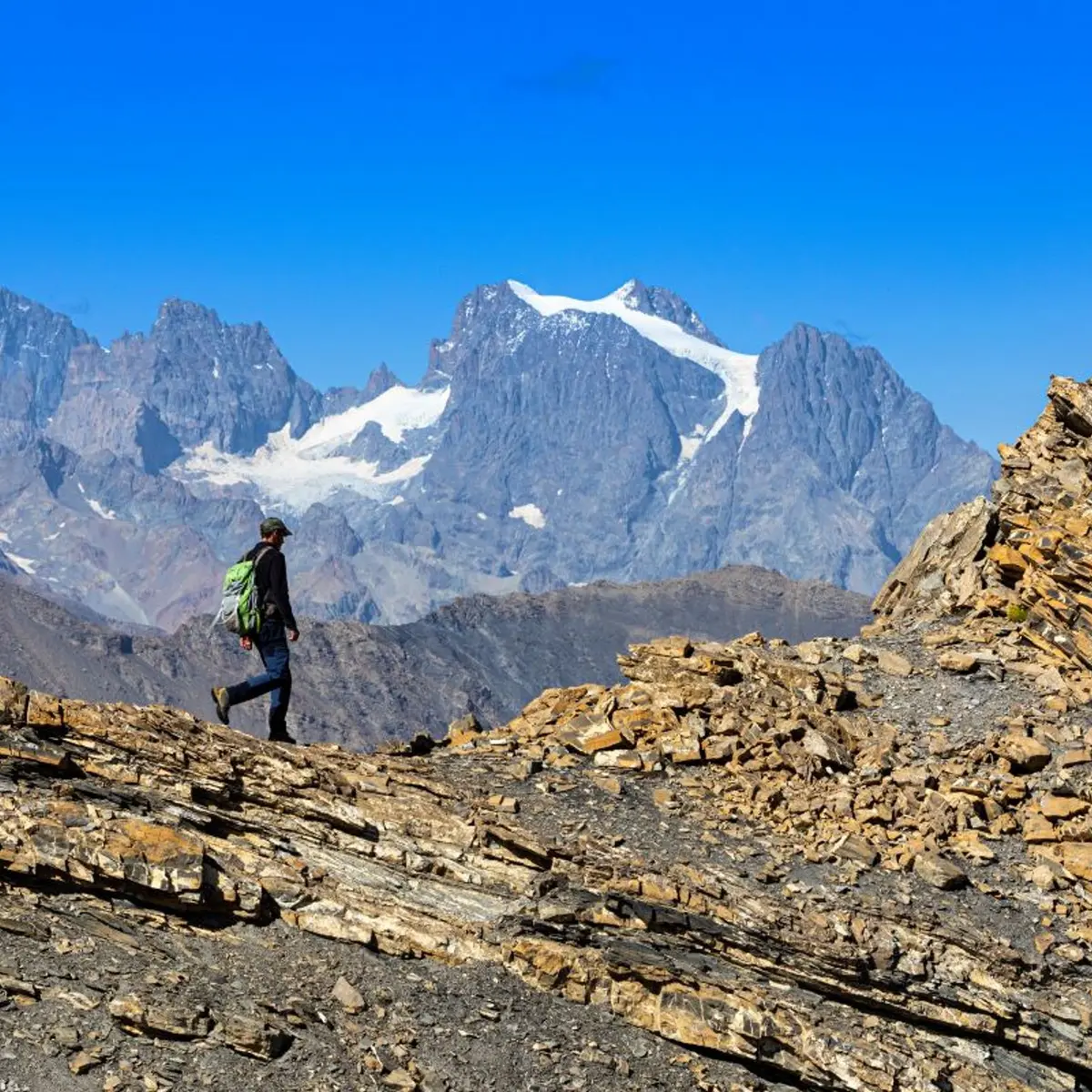 Randonneur à la Tête de Vautisse