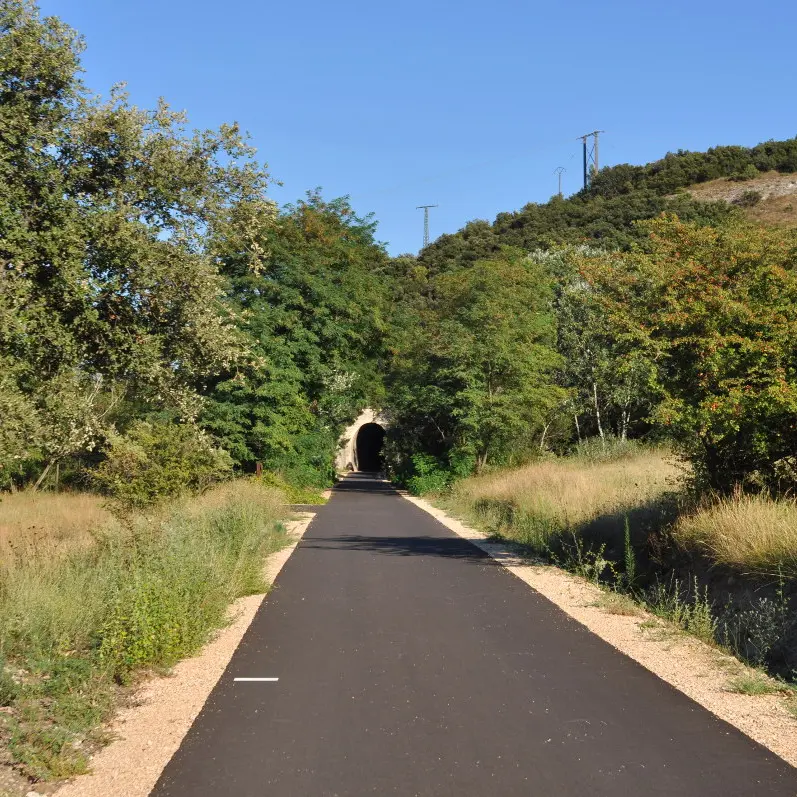 Voie verte de Montfrin à Beaucaire dans le Gard
