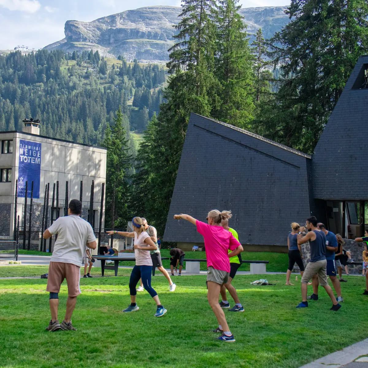 La séance de cardio-combat face à la chapelle