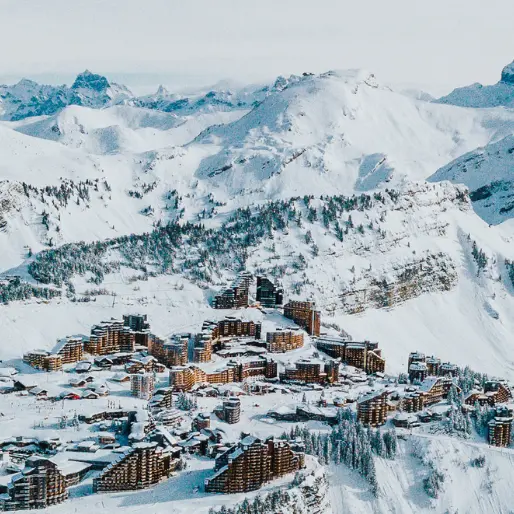 Vue aérienne de la station enneigée d'Avoriaz