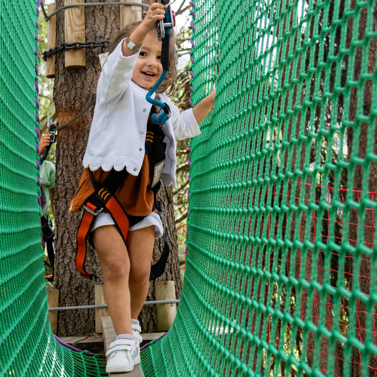 Enfant dans le filet