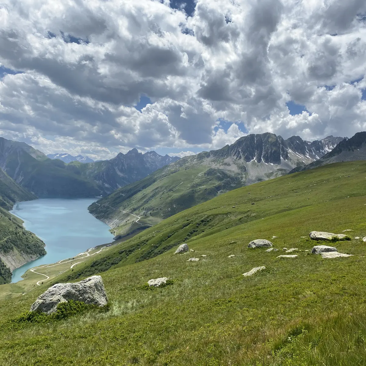 Vue sur le barrage de Grand'Maison