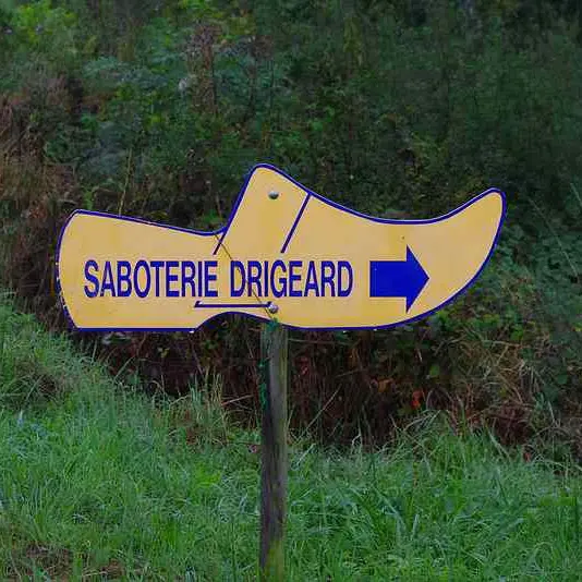 Panneau indiquant la Saboterie Drigeard