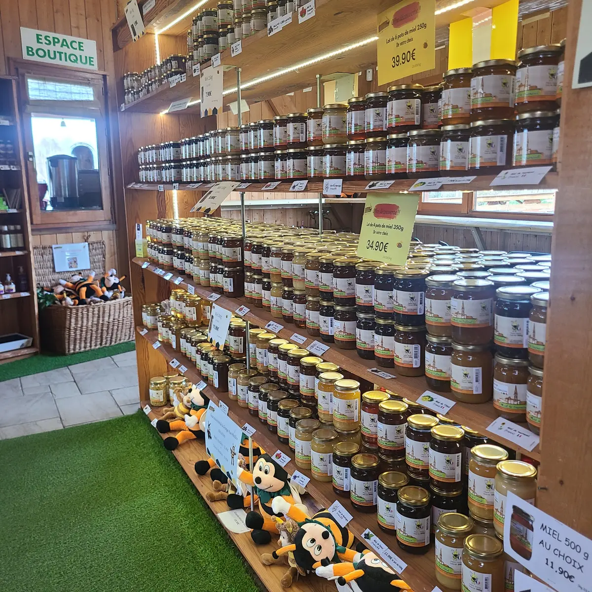 a Boutique - Miellerie La Grange aux abeilles  à Estivareilles za le generret 42380 Estivareilles _Estivareilles