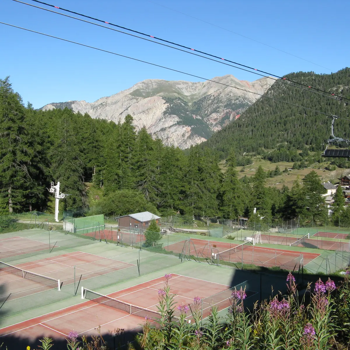 Terrain de tennis