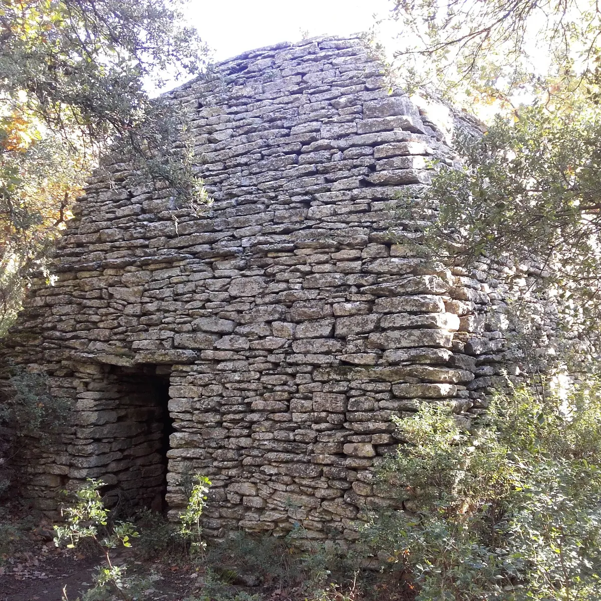 Grande borie en chemin