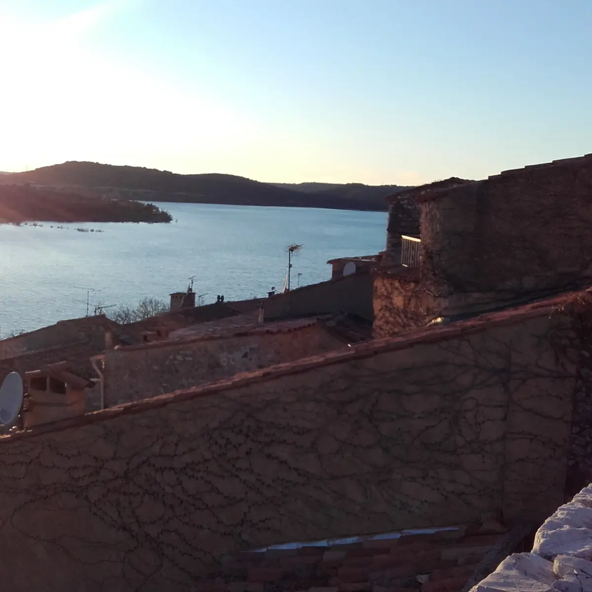 Vers la barrage