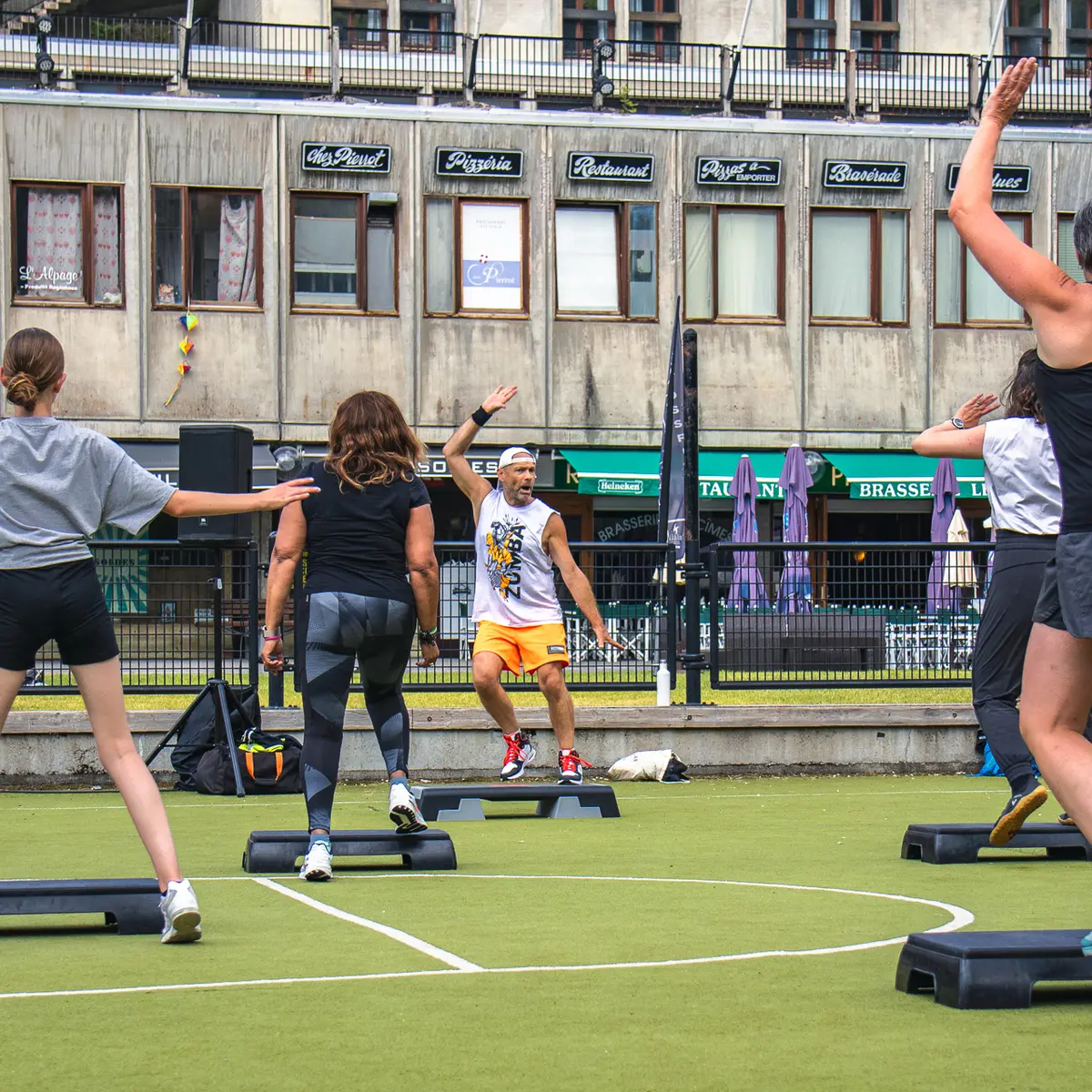 Zumba-stappenlessen in stadspark