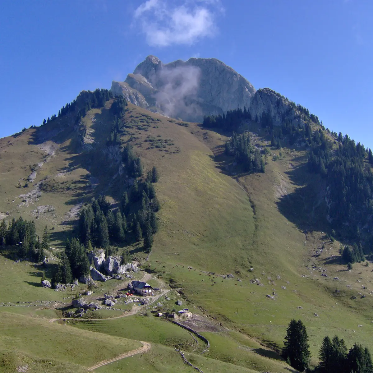 Hiking between Bise and Ubine
