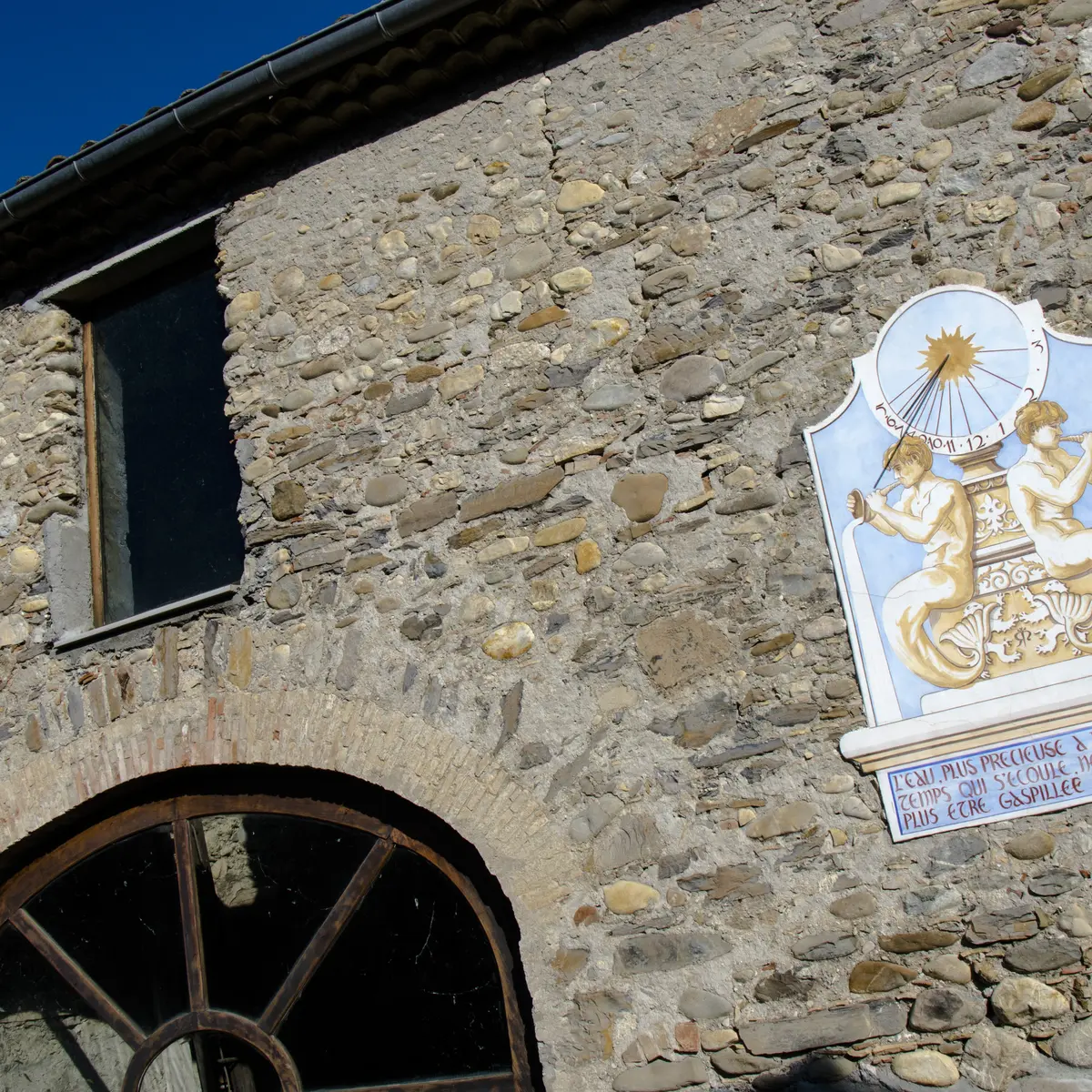 Cadran solaire d'Eyguians à Garde-Colombe