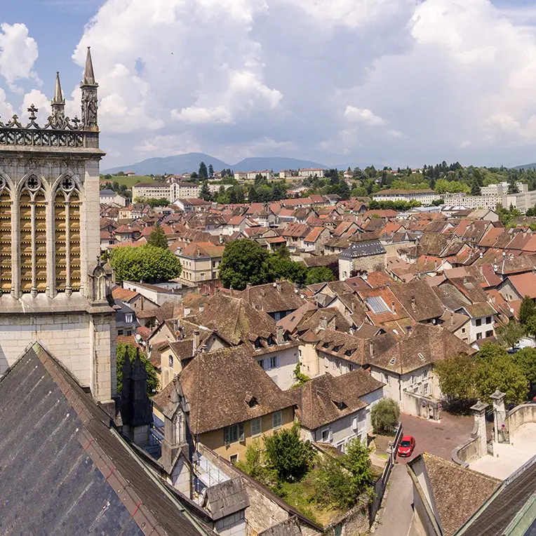 Vue aérienne de la ville de Belley