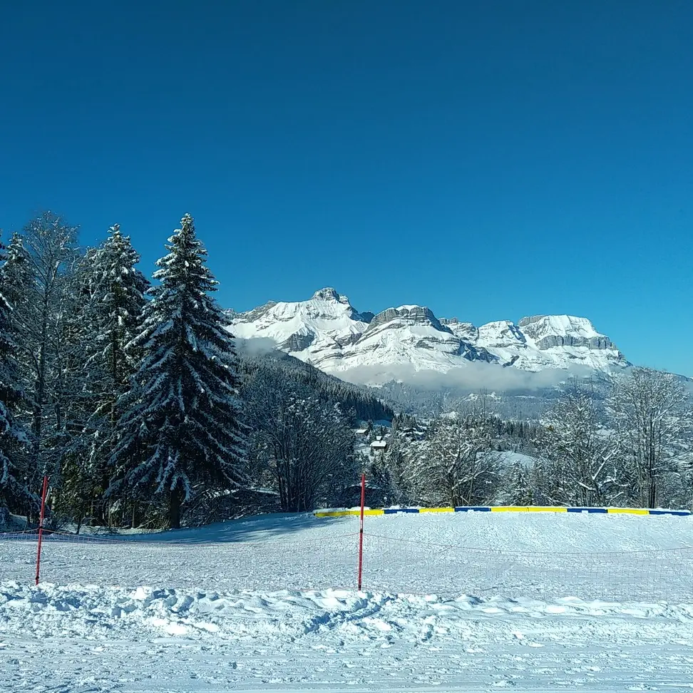 L'espace luge de la Cry à Combloux est située à proximité des pistes de ski alpin face aux 4 Têtes et aux Aravis