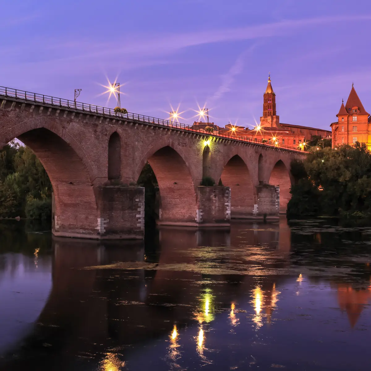 Vue nocturne du Pont Vieux de Montauban