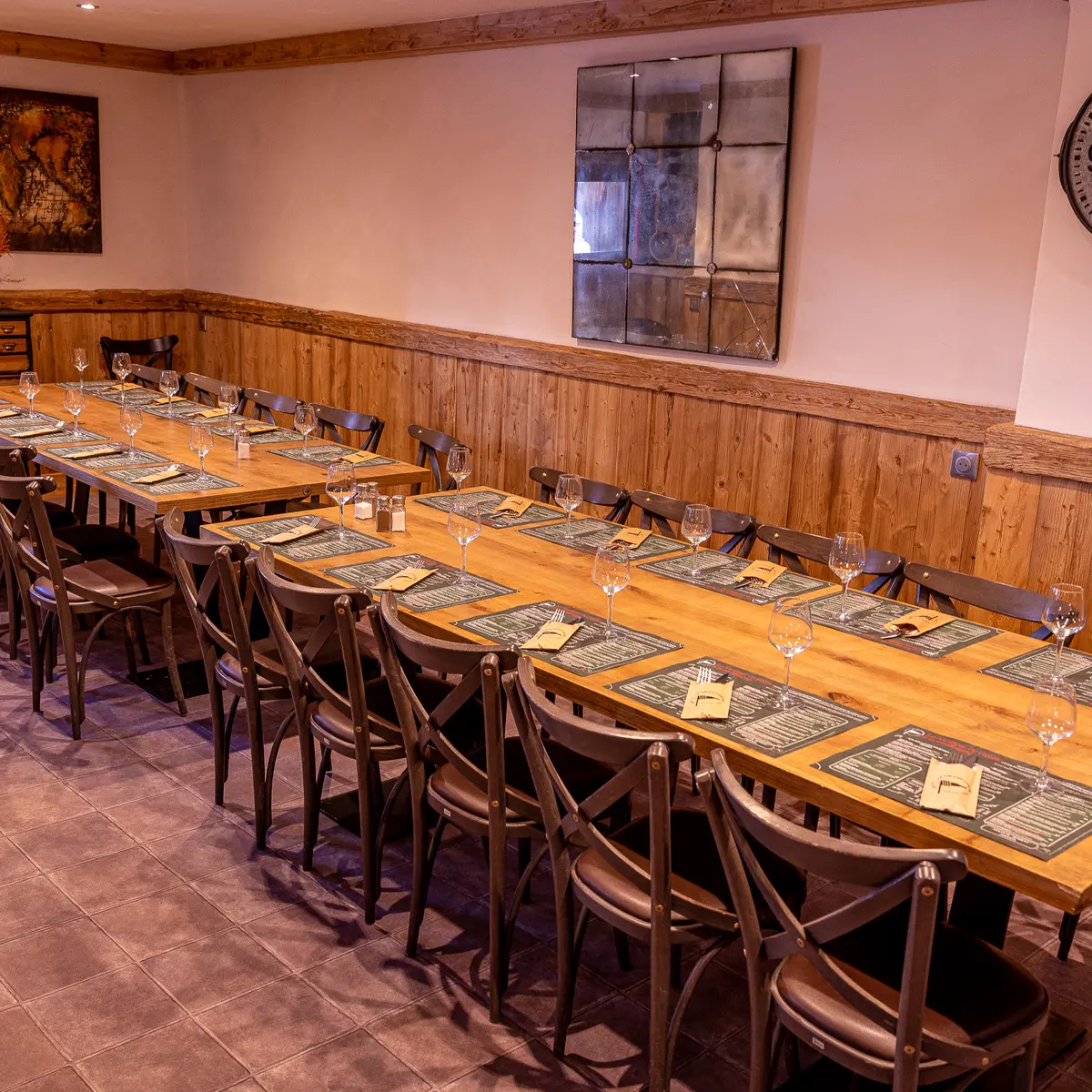 Salle intérieur grande tablé - Grand Cocor_Val d'Isère