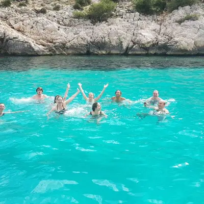 Croisière dans les calanques du Frioul avec café & baignade - Quai d'honneur Mairie