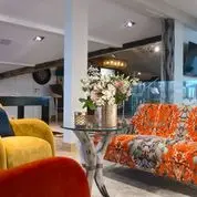 Urban Corniche salon