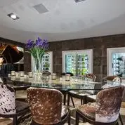 Urban Corniche table