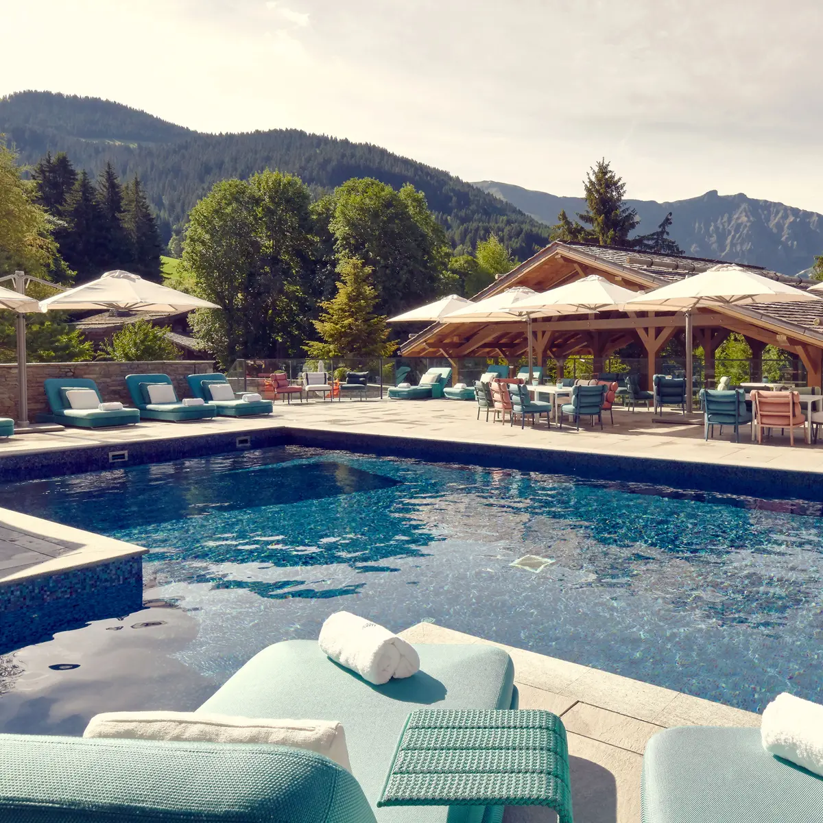 Piscine Extérieure - Four Seasons Megève