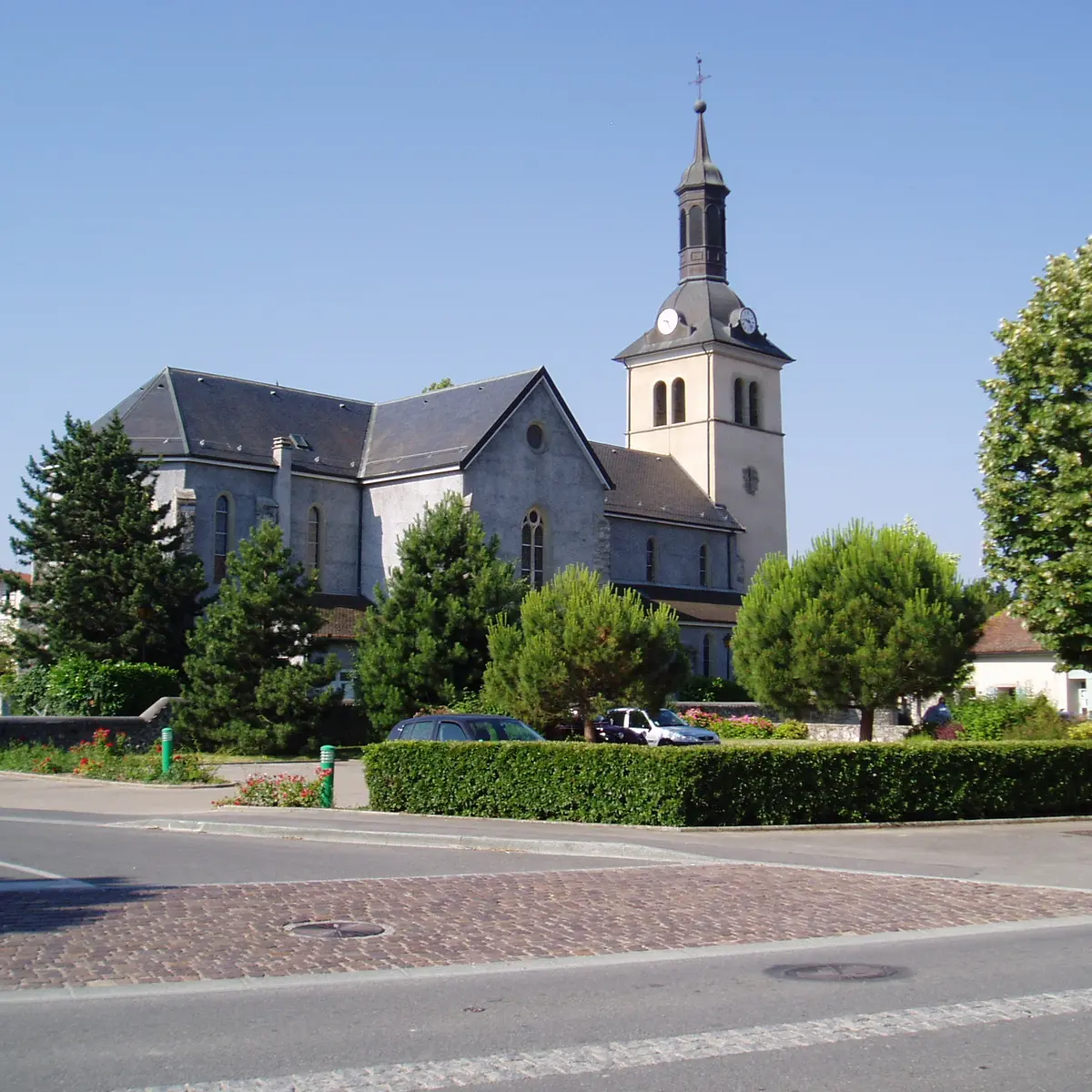 Vue d'ensemble del'église paroissiale Saint-Loup