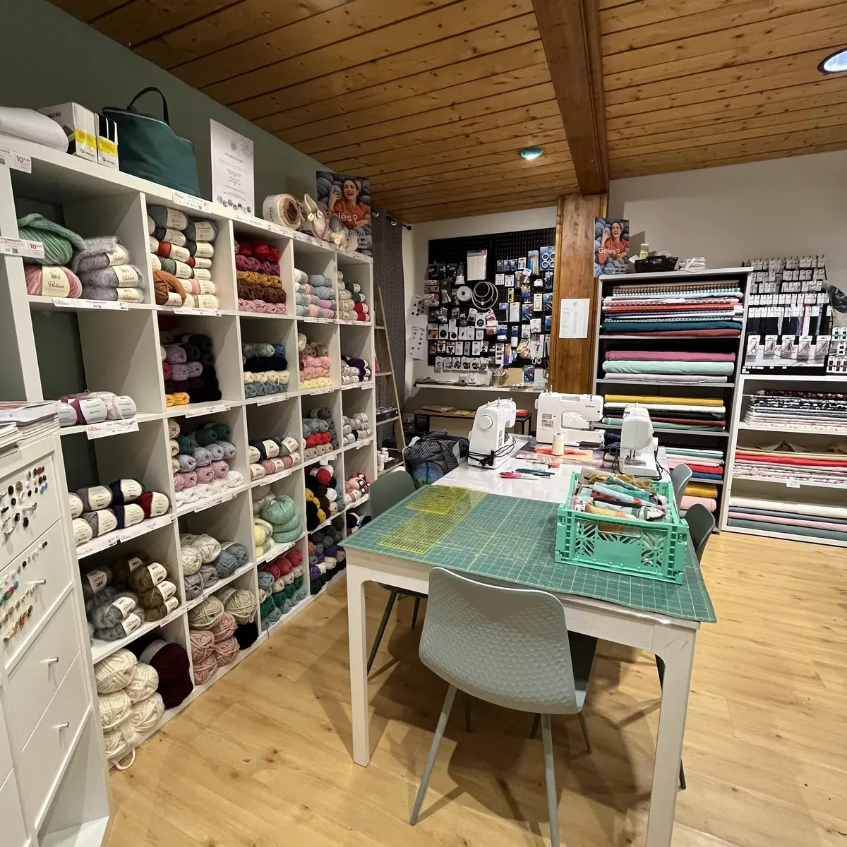 Partie atelier couture chez Couleur Menthe à l'eau Châtel