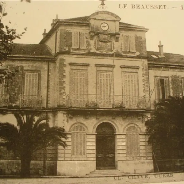 Photo ancienne de la mairie du Beausset