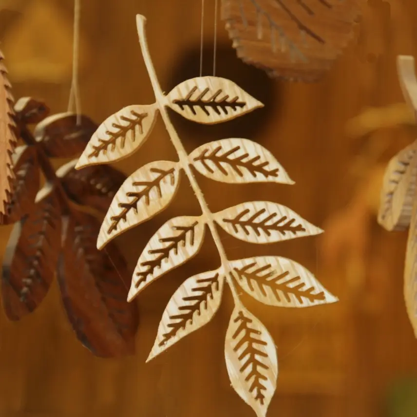 Feuilles chantournées dans leur essence
