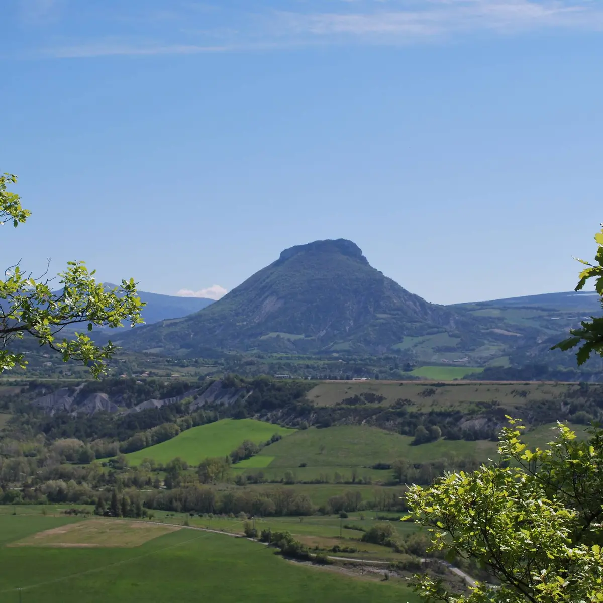 Panorama dégagé sur le Rosanais