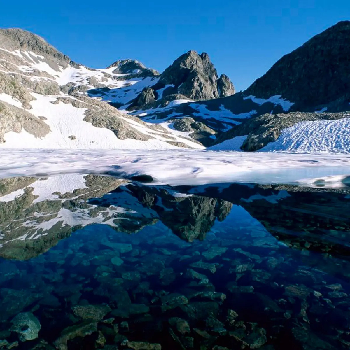 Lac de Crupillouse enneigé